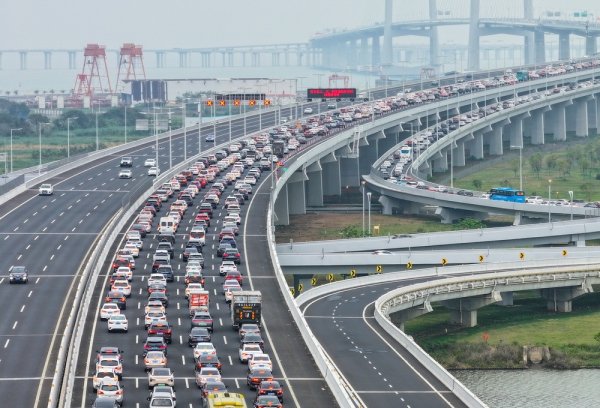 在线炒股配资网站 年末乘用车稳增速，新能源车持续热销